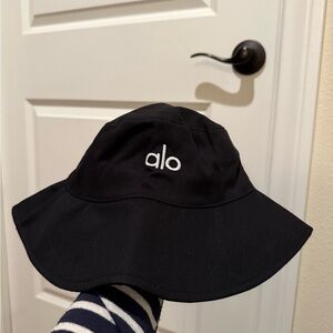 ALO Yoga bucket hat